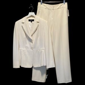 NWT Signature by Larry Levine 2 Piece Ivory Pantsuit
